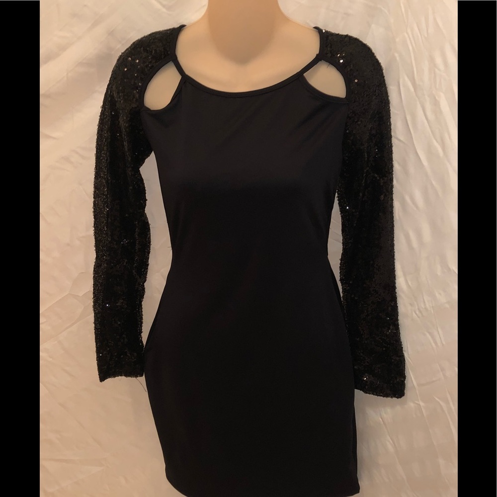 Backless Sheath NYE Dress with Sequin Sleeves